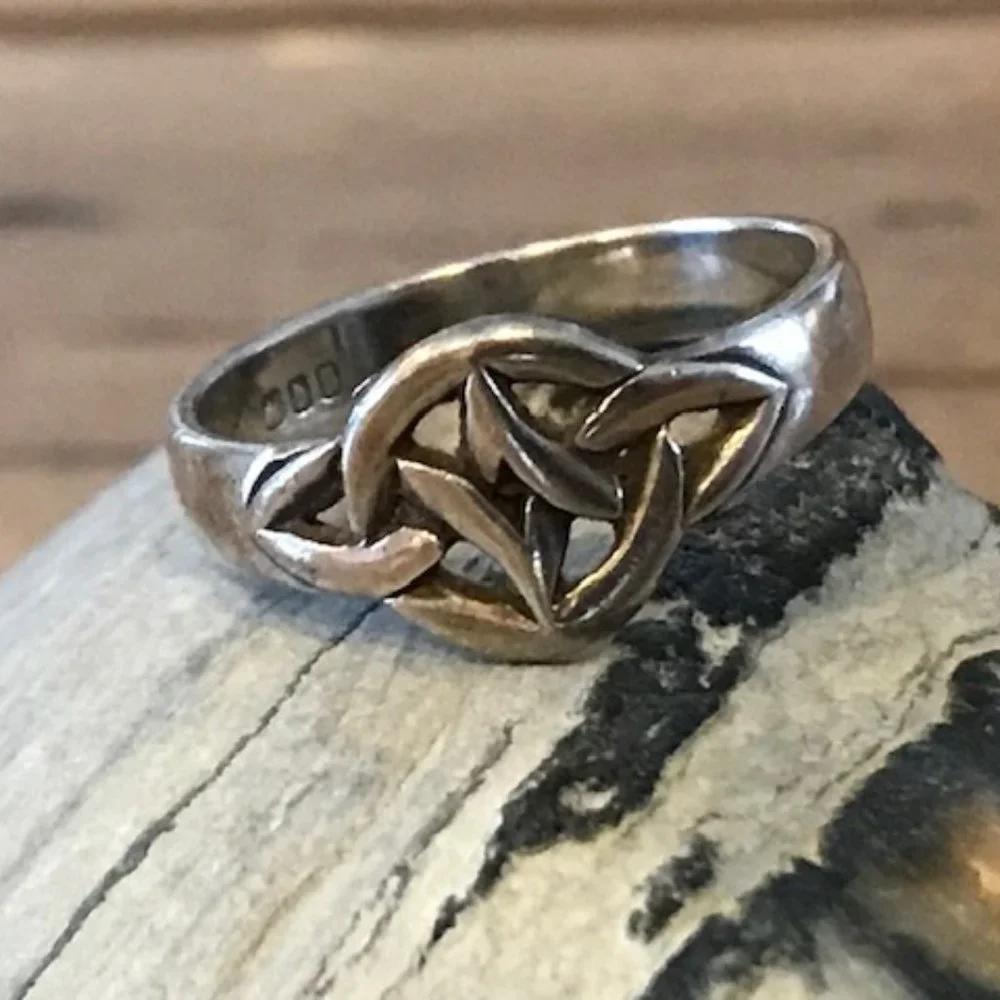 Vintage Celtic Knot Sterling Silver Ring - Size 7.75